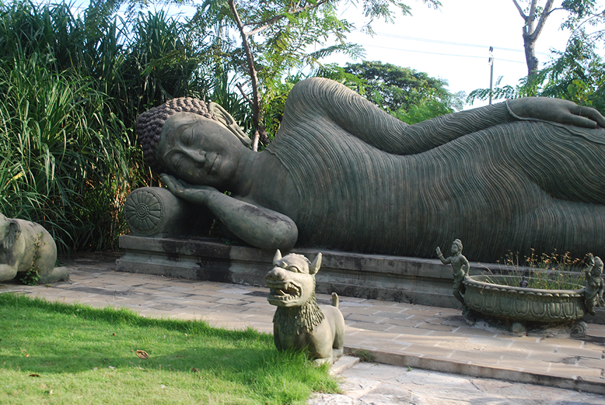 พระนอน