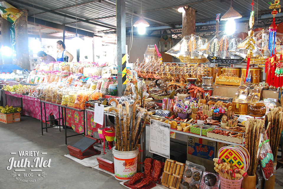 ตลาดภายในบริเวณวัด