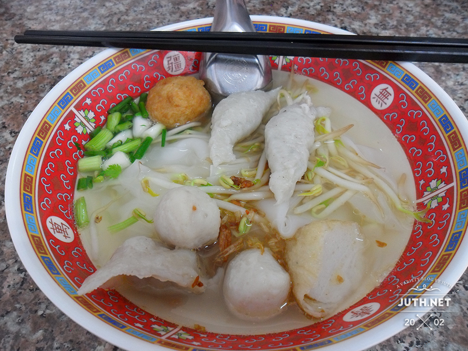 เส้นเล็กน้ำลูกชิ้นปลา ก๋วยเตี๋ยวลูกชิ้นปลา