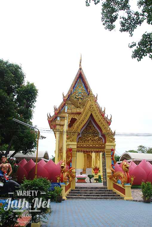 พระอุโบสถกลางดอกบัว