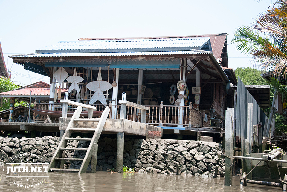 บ้านเรือนริมน้ำ