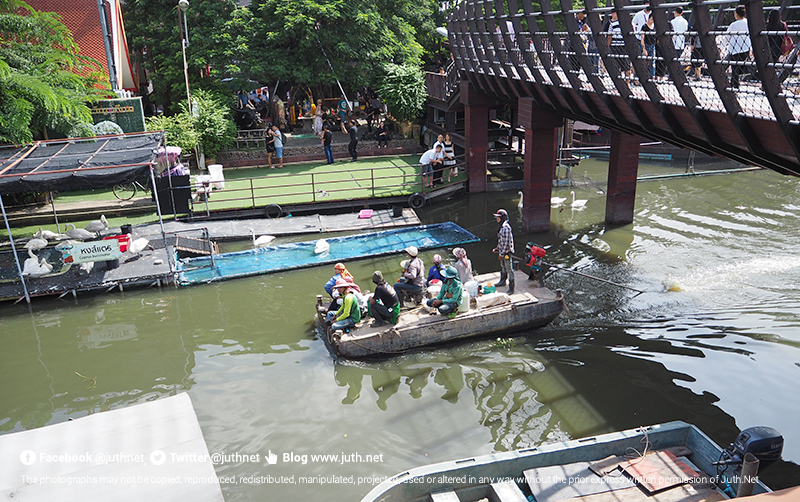 ล่องเรือ