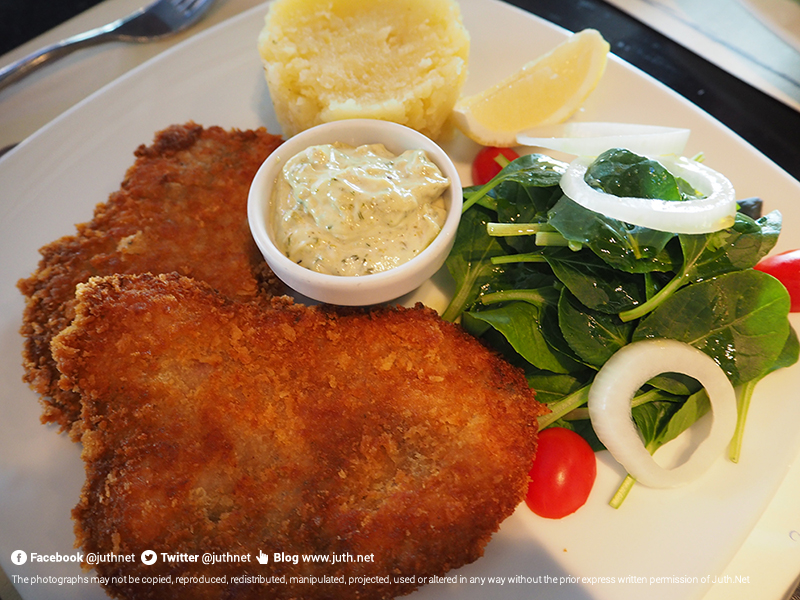 Pork Schnitzel หมูชุบแป้งทอด